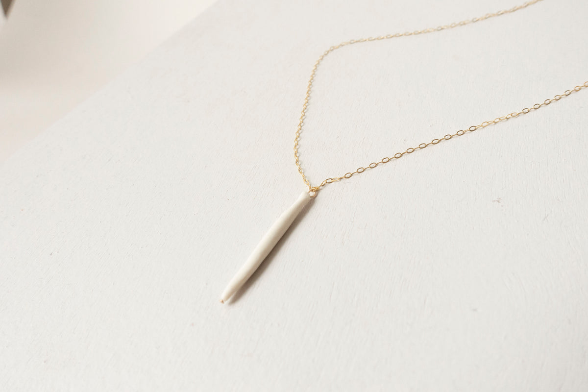 Single quill necklace white – Reiko Yamamoto Studio