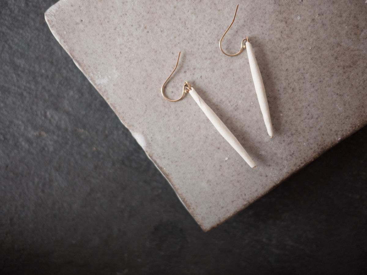 Quill earrings white