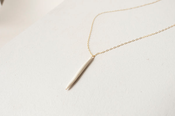 Single quill necklace white – Reiko Yamamoto Studio