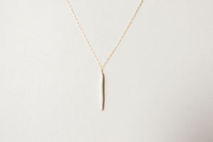 Single quill necklace white